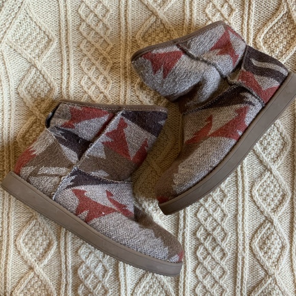 Shoes - 🎃3/$10 Indigo Rd. Aylee Boots